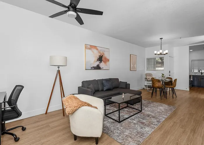 2Br Retreat-Pool, Yoga Rm, Gym, Cabanas, Bbq,Prkng