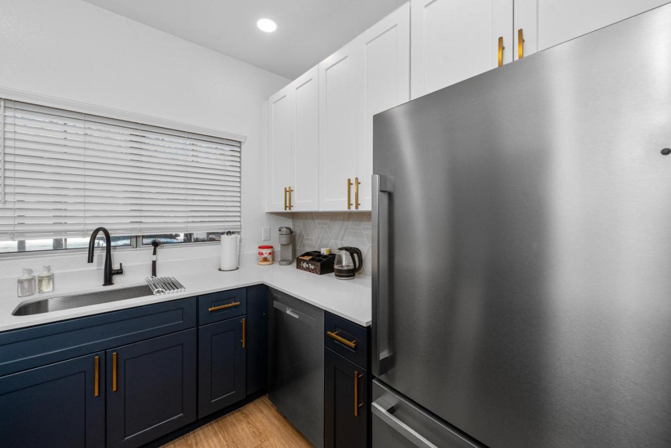 Apartment 2br Retreat-pool, Yoga Rm, Gym, Cabanas, Bbq,prkng
