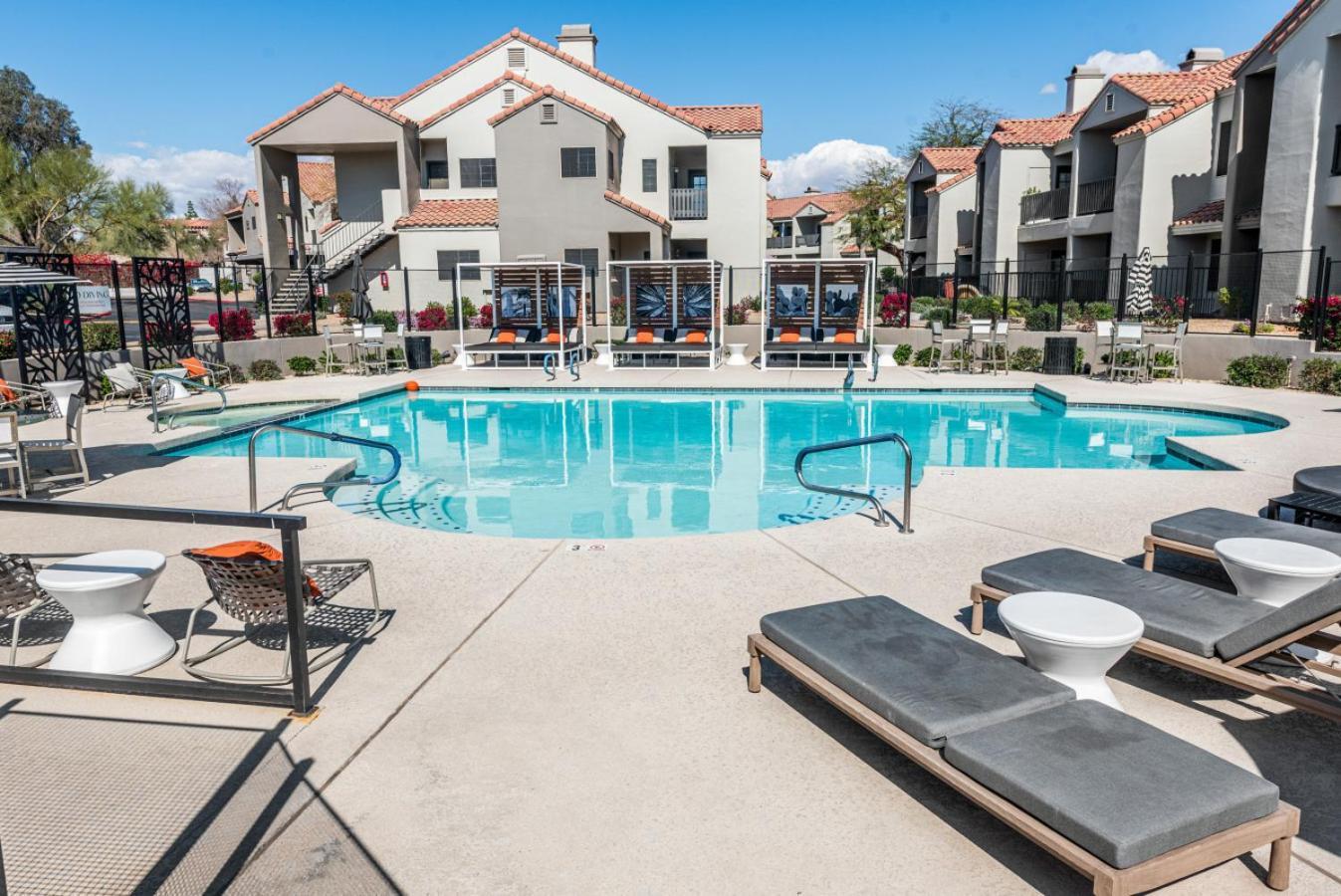 2br Retreat-pool, Yoga Rm, Gym, Cabanas, Bbq,prkng * Scottsdale