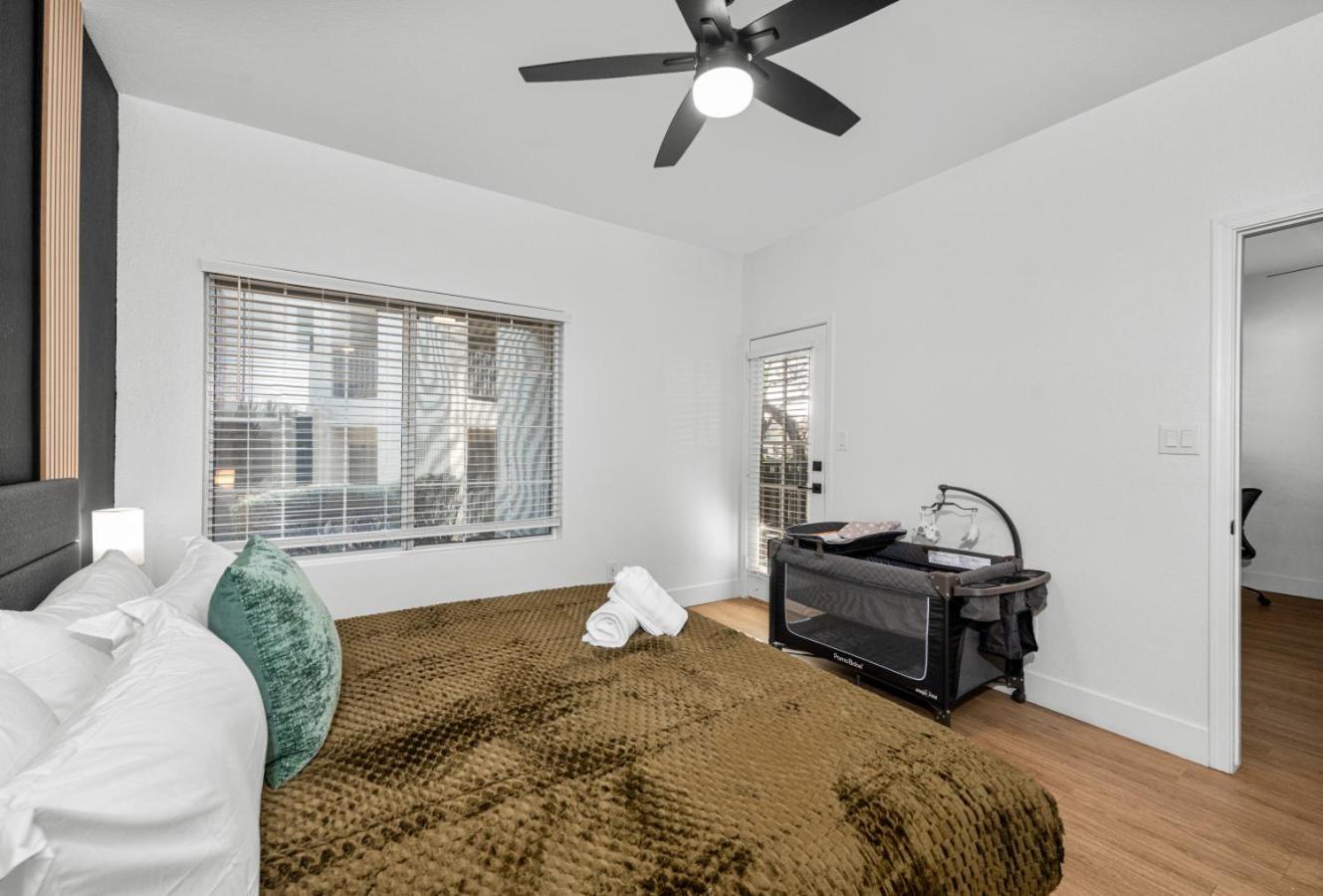 Apartment 2br Retreat-pool, Yoga Rm, Gym, Cabanas, Bbq,prkng *