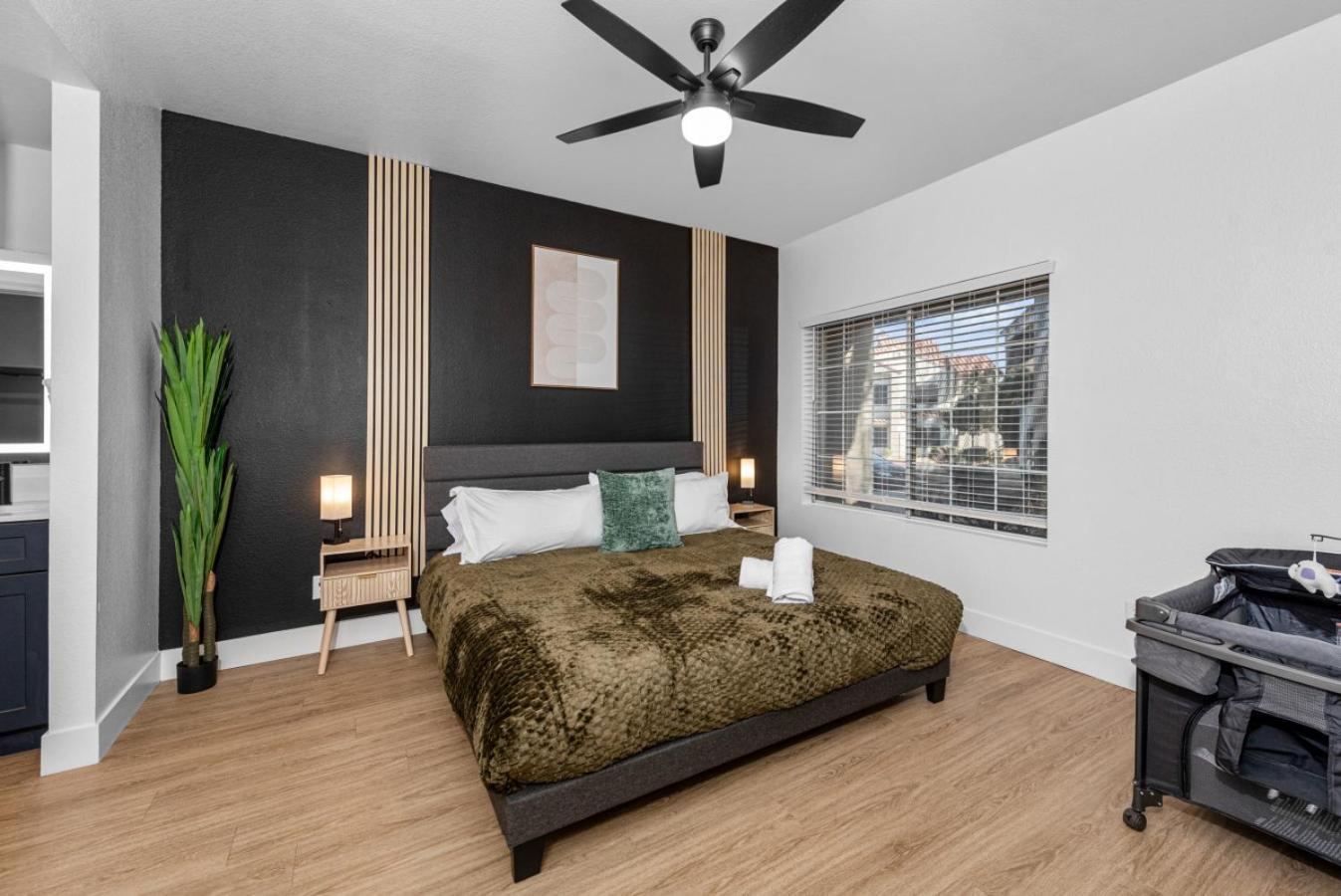 2br Retreat-pool, Yoga Rm, Gym, Cabanas, Bbq,prkng Apartment *