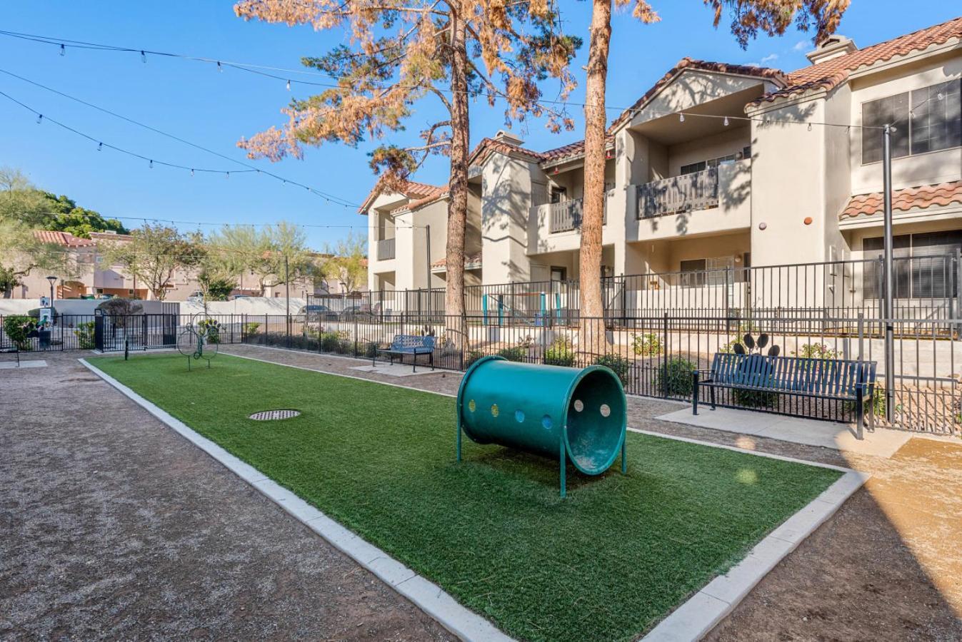 Apartment 2br Retreat-pool, Yoga Rm, Gym, Cabanas, Bbq,prkng